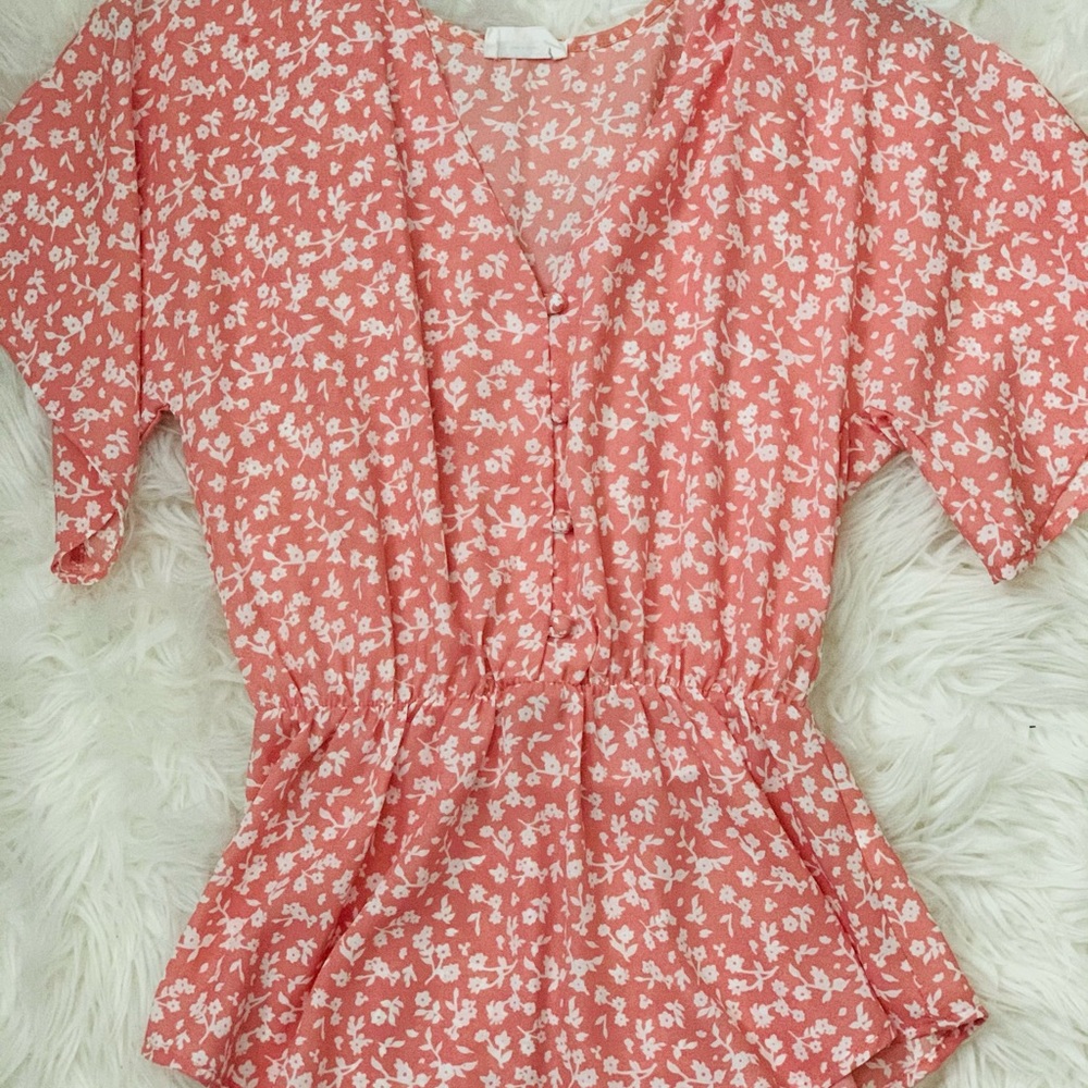 Short sleeve floral blouse